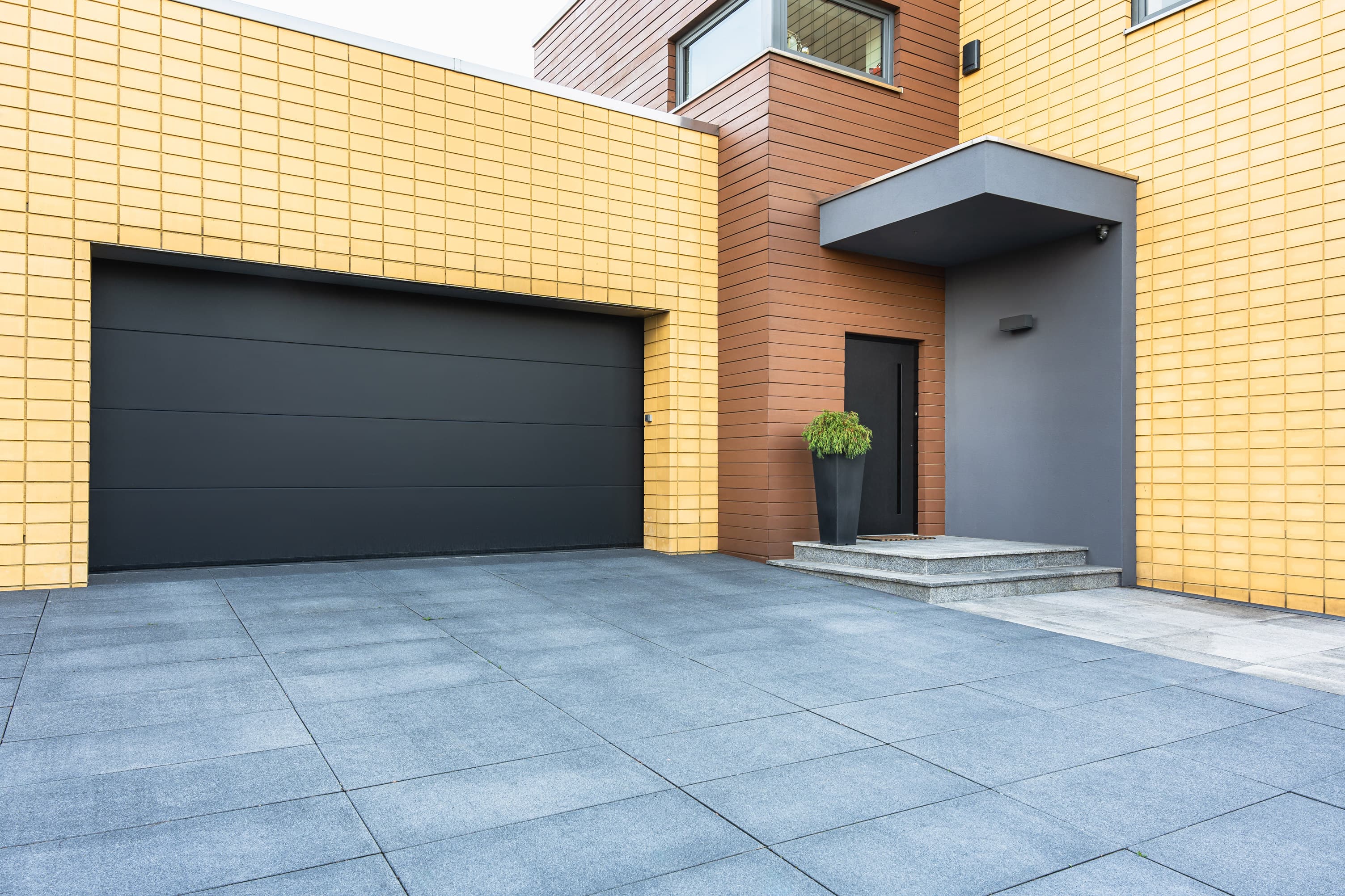 Drzwi zewnętrzne i brama garażowa Premium