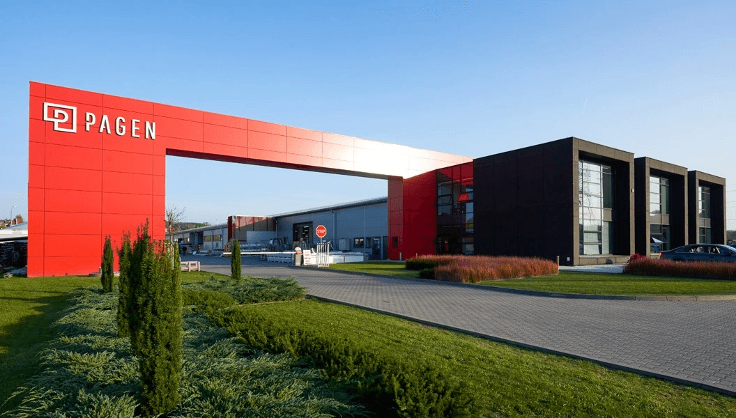Wizualizacja bramy garażowej PAGEN Genius na tle nowoczesnego budynku